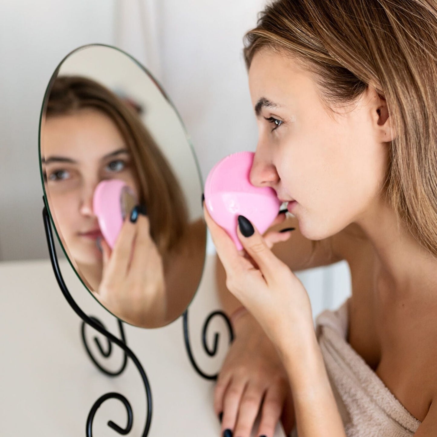 Nettoyeur Facial Électrique - Éliminez les impuretés pour un teint éclatant